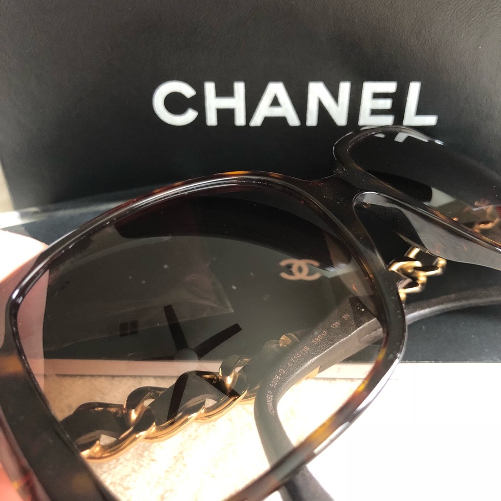 Oversized Chanel Sunglasses - Picture 5 of 8